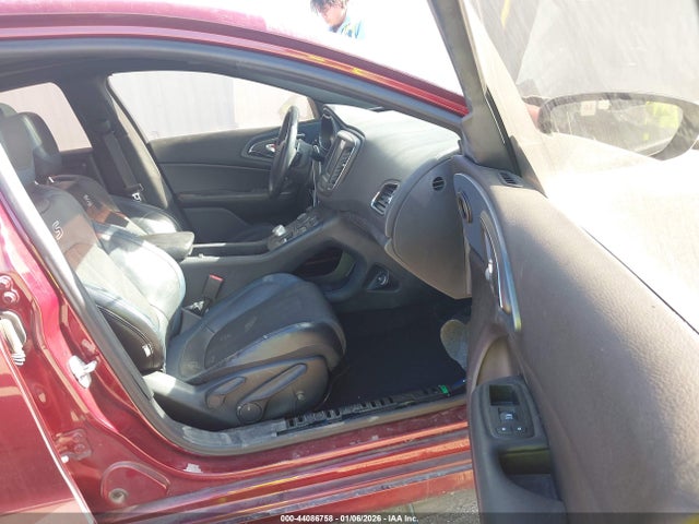 44086758 :رقم المزاد ، 1C3CCCBGXFN551536 vin ، 2015 Chrysler 200 S مزاد بيع