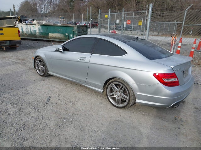 2013 MERCEDES-BENZ C 350 WDDGJ5HB6DF948393 Photo 2