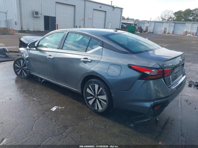44086893 :رقم المزاد ، 1N4BL4DW2NN340529 vin ، 2022 Nissan Altima Sv Intelligent Awd مزاد بيع
