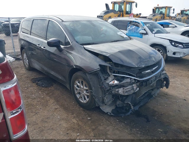 2017 Chrysler Pacifica Touring მანქანა იყიდება აუქციონზე, vin: 2C4RC1DG2HR502490, აუქციონის ნომერი: 44086903