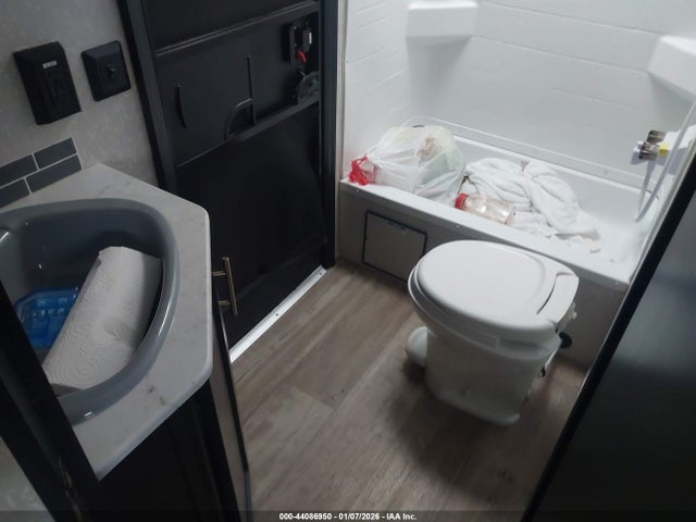 Продажа на аукционе авто 2022 Forest River Grey Wolf, vin: 4X4TCKB25NK080352, номер лота: 44086950