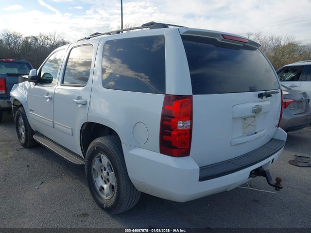 2011 CHEVROLET TAHOE 1GNSCAE09BR320826 Photo 2