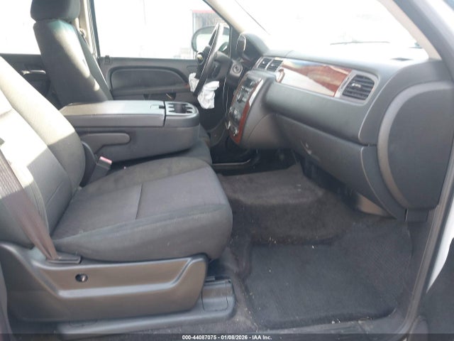 2011 CHEVROLET TAHOE 1GNSCAE09BR320826 Photo 4