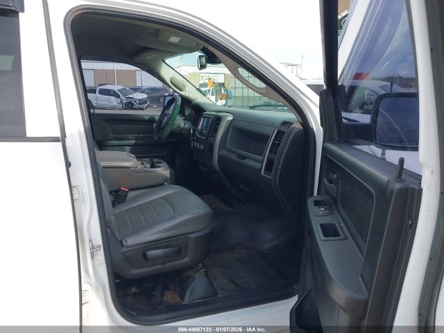 2019 RAM 1500 CLASSIC 1C6RR7FG6KS717981 Photo 4