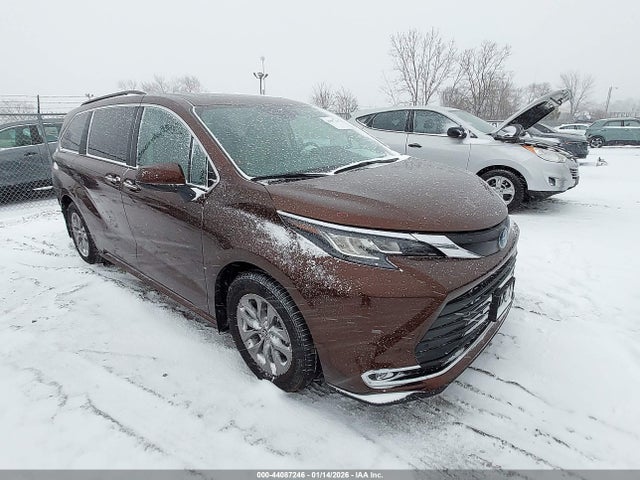2022 TOYOTA SIENNA 5TDJRKEC2NS108360