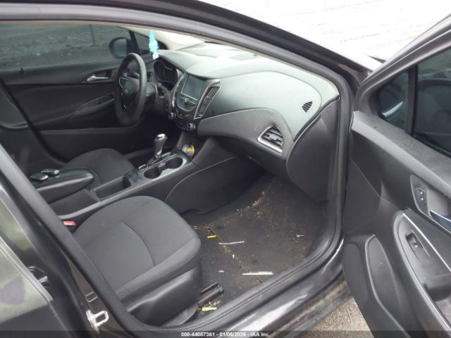 2017 CHEVROLET CRUZE 1G1BE5SM2H7136617 Photo 4