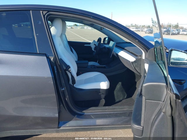 2023 TESLA MODEL Y 7SAYGDEE1PF900804 Photo 4