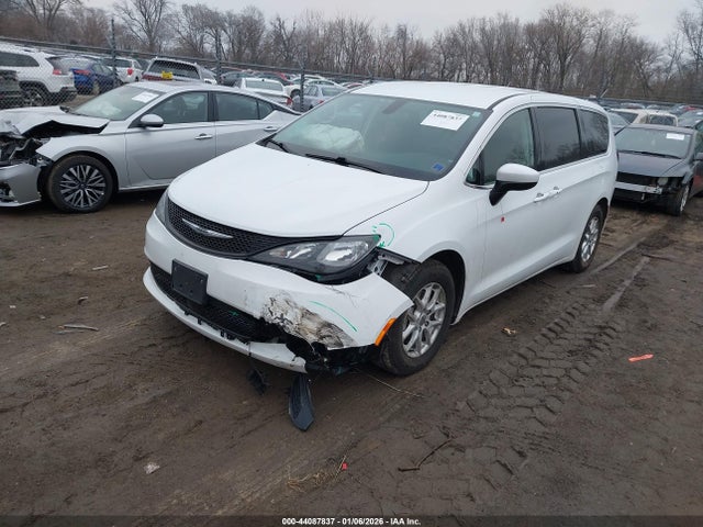 2022 CHRYSLER VOYAGER 2C4RC1CG0NR105065 Photo 1