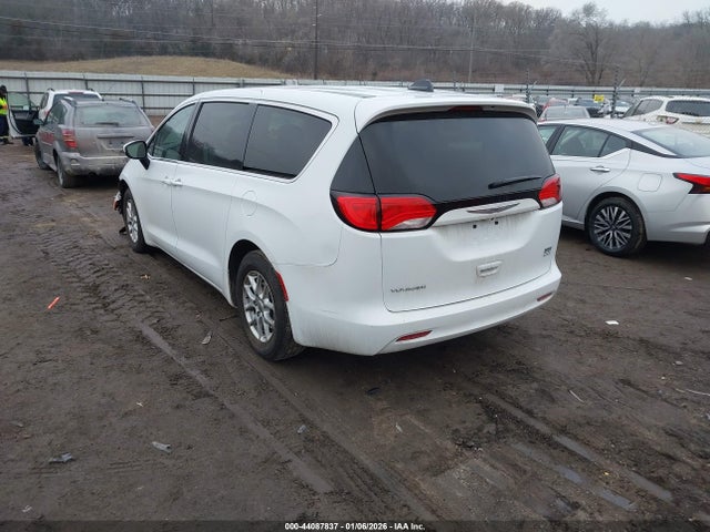 2022 CHRYSLER VOYAGER 2C4RC1CG0NR105065 Photo 2