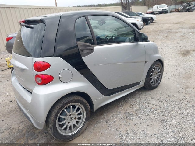 44087879 :رقم المزاد ، WMEEJ3BA4FK816332 vin ، 2015 Smart Fortwo Passion مزاد بيع