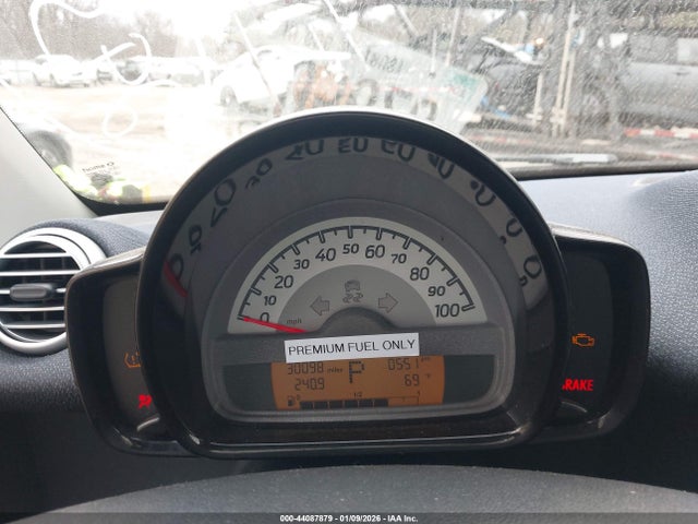 44087879 :رقم المزاد ، WMEEJ3BA4FK816332 vin ، 2015 Smart Fortwo Passion مزاد بيع