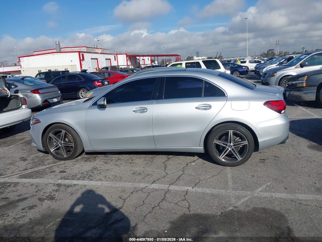 W1K3G4EB1LJ206488 Mercedes-Benz A 220