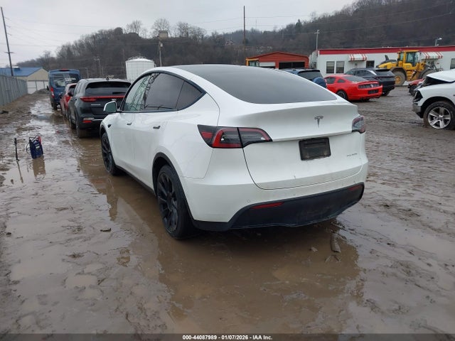 2022 TESLA MODEL Y 7SAYGDEE6NF436924 Photo 2