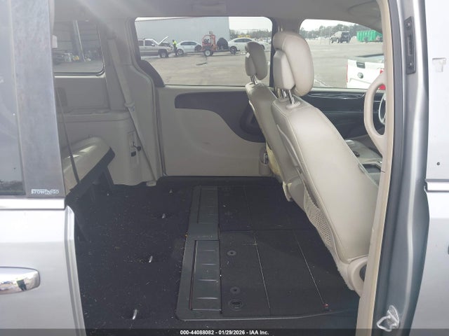 44088082 :رقم المزاد ، 2C4RC1BG2DR620679 vin ، 2013 Chrysler Town & Country Touring مزاد بيع