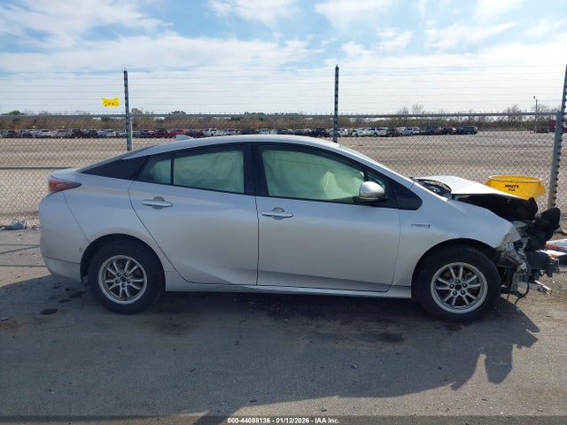 44088136 :رقم المزاد ، JTDKBRFUXH3574973 vin ، 2017 Toyota Prius Two مزاد بيع