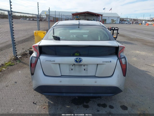 44088136 :رقم المزاد ، JTDKBRFUXH3574973 vin ، 2017 Toyota Prius Two مزاد بيع