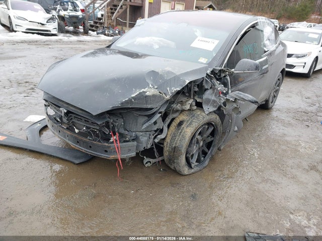 44088175 :رقم المزاد ، 5YJXCAE21JF102397 vin ، 2018 Tesla Model X مزاد بيع