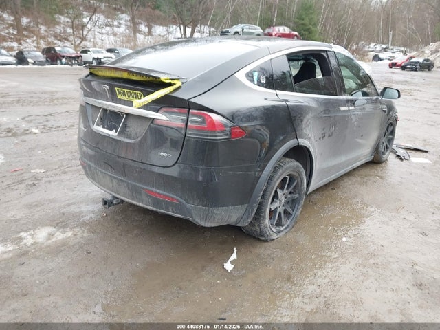 44088175 :رقم المزاد ، 5YJXCAE21JF102397 vin ، 2018 Tesla Model X مزاد بيع