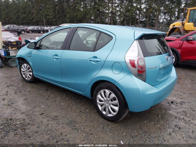 2013 TOYOTA PRIUS C JTDKDTB33D1035301 Photo 2