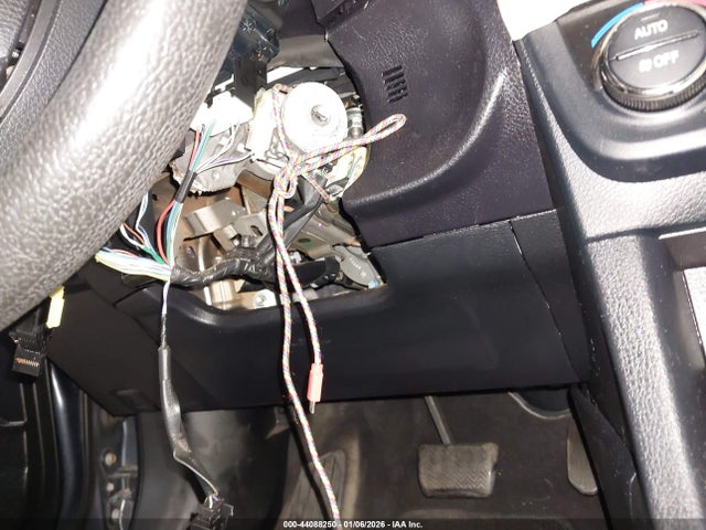 2T1BURHE5GC527713 Toyota COROLLA LE