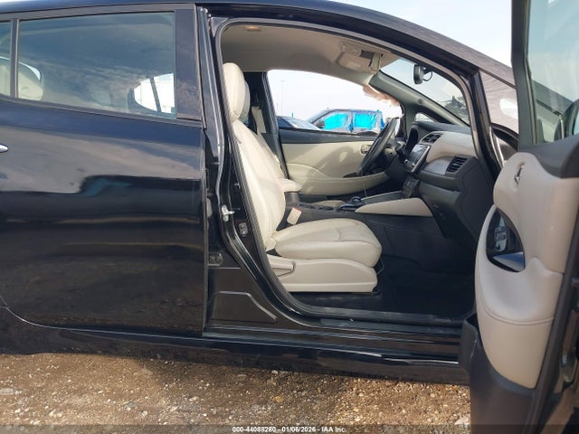 1N4AZ1CPXJC317203 Nissan Leaf Sl