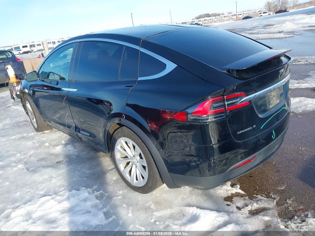 2017 TESLA MODEL X 5YJXCDE26HF055587 Photo 2