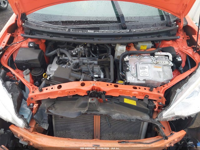 JTDKDTB33E1059034 Toyota Prius C Four