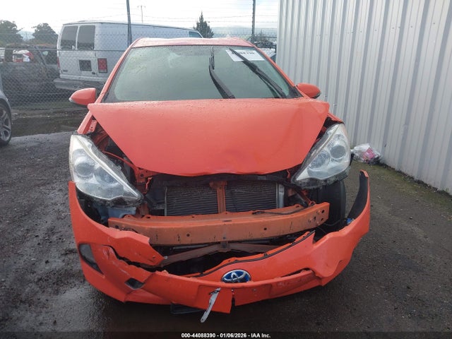 JTDKDTB33E1059034 Toyota Prius C Four