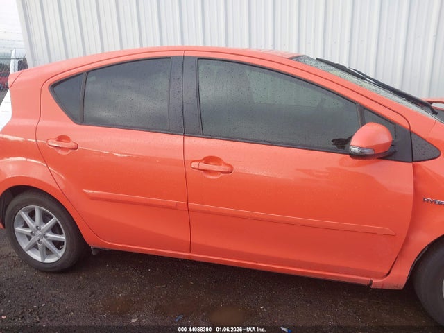 JTDKDTB33E1059034 Toyota Prius C Four