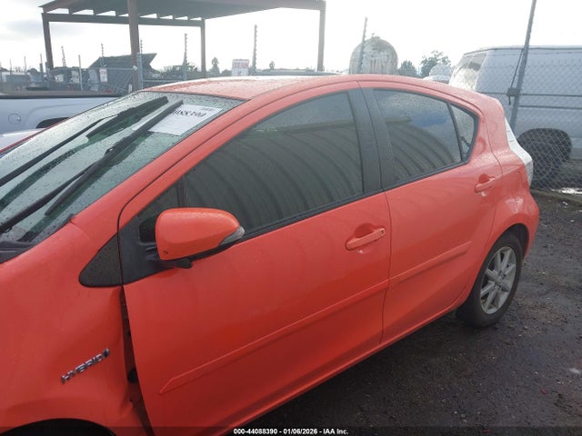 JTDKDTB33E1059034 Toyota Prius C Four