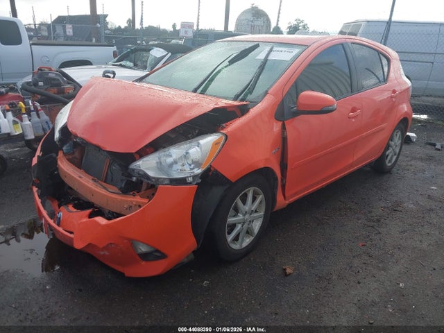 JTDKDTB33E1059034 Toyota Prius C Four