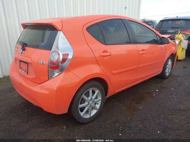 JTDKDTB33E1059034 Toyota Prius C Four