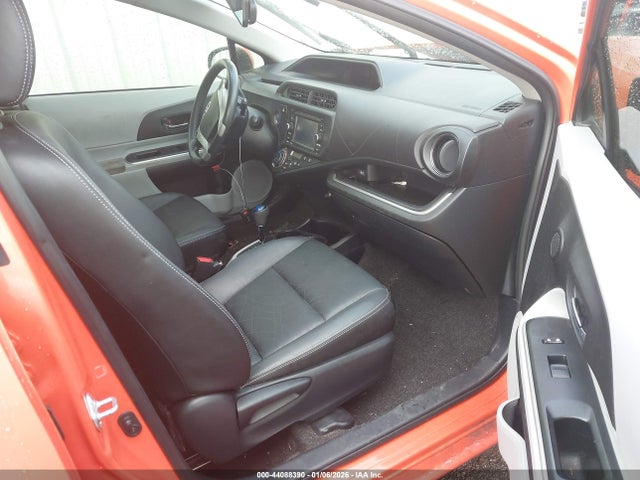 JTDKDTB33E1059034 Toyota Prius C Four