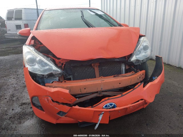 JTDKDTB33E1059034 Toyota Prius C Four