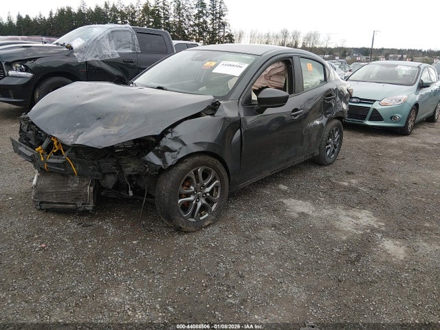 3MYDLBYV8KY519344 Toyota YARIS LE