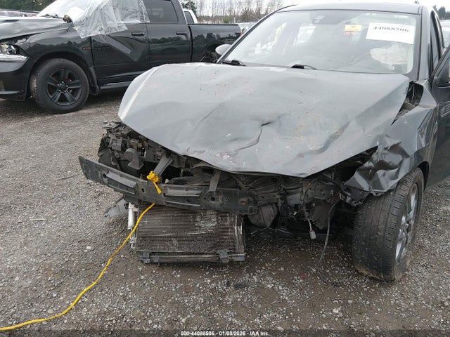 3MYDLBYV8KY519344 Toyota YARIS LE