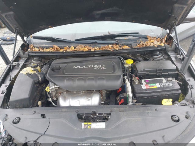 44088510 :رقم المزاد ، 1C3CCCAB7FN637814 vin ، 2015 Chrysler 200 Limited مزاد بيع