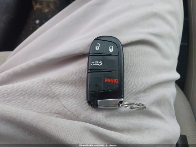 44088510 :رقم المزاد ، 1C3CCCAB7FN637814 vin ، 2015 Chrysler 200 Limited مزاد بيع