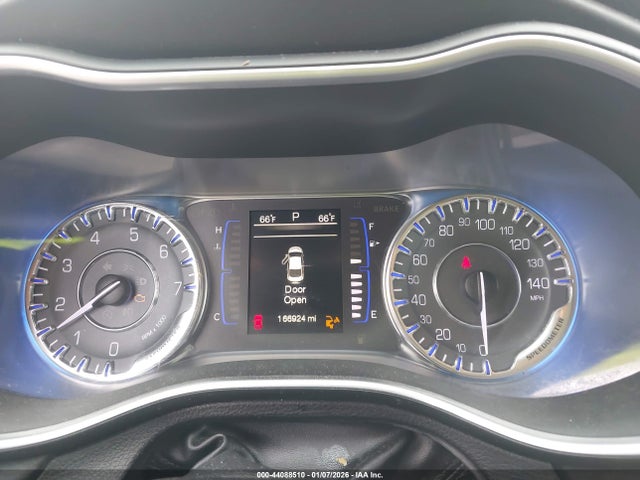 44088510 :رقم المزاد ، 1C3CCCAB7FN637814 vin ، 2015 Chrysler 200 Limited مزاد بيع