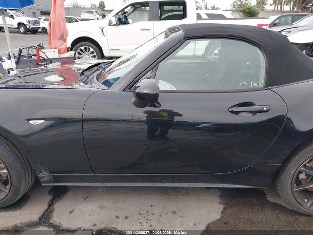 Mazda Mx-5 Miata Club 2017 JM1NDAC72H0121259 Image 15
