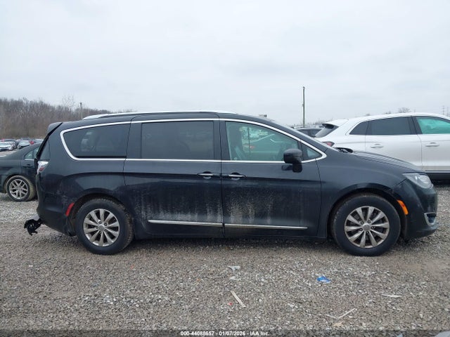 44088657 :رقم المزاد ، 2C4RC1BG8JR279705 vin ، 2018 Chrysler Pacifica Touring L مزاد بيع