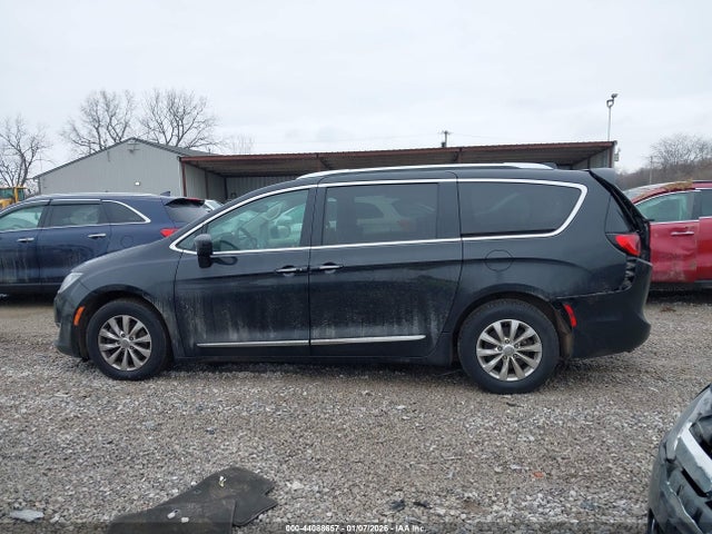 44088657 :رقم المزاد ، 2C4RC1BG8JR279705 vin ، 2018 Chrysler Pacifica Touring L مزاد بيع