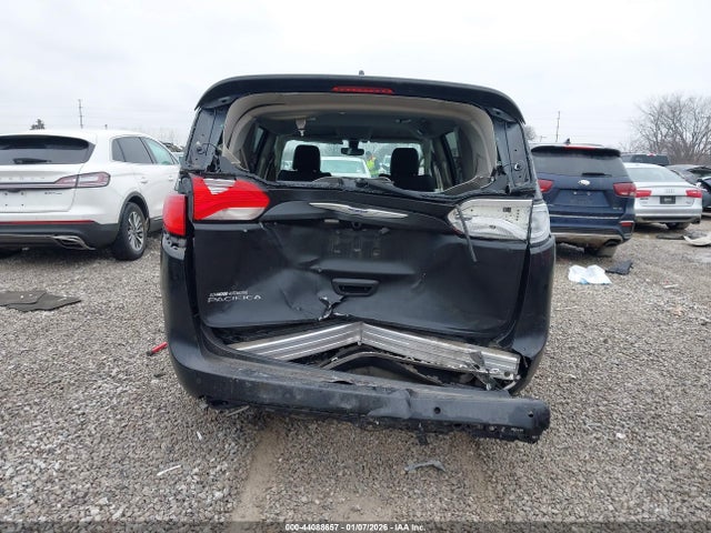 44088657 :رقم المزاد ، 2C4RC1BG8JR279705 vin ، 2018 Chrysler Pacifica Touring L مزاد بيع