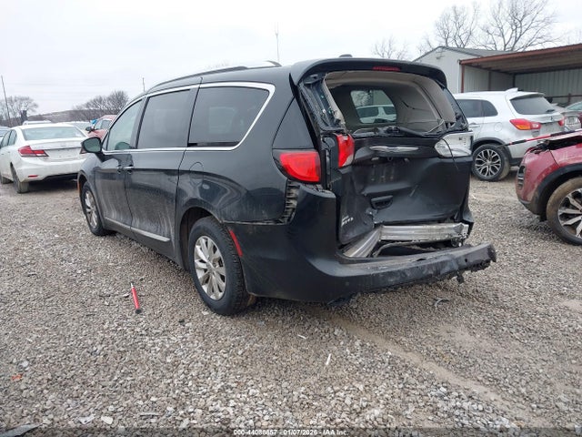 2018 CHRYSLER PACIFICA 2C4RC1BG8JR279705 Photo 2