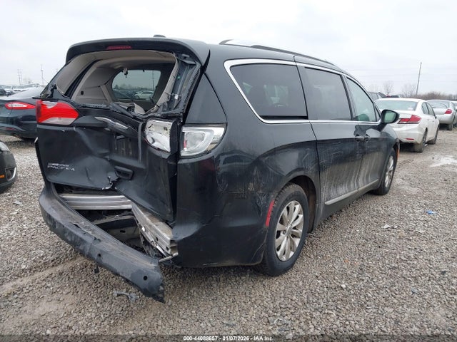 2018 CHRYSLER PACIFICA 2C4RC1BG8JR279705 Photo 3