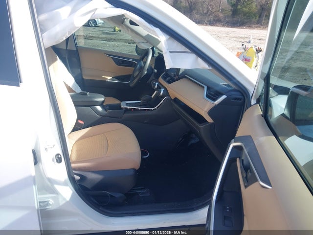 Toyota RAV4 LE 2022 2T3H1RFV6NC193024 Image 5