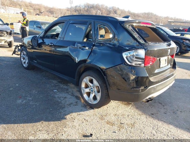 2013 BMW X1 WBAVM1C52DVW44273 Photo 2