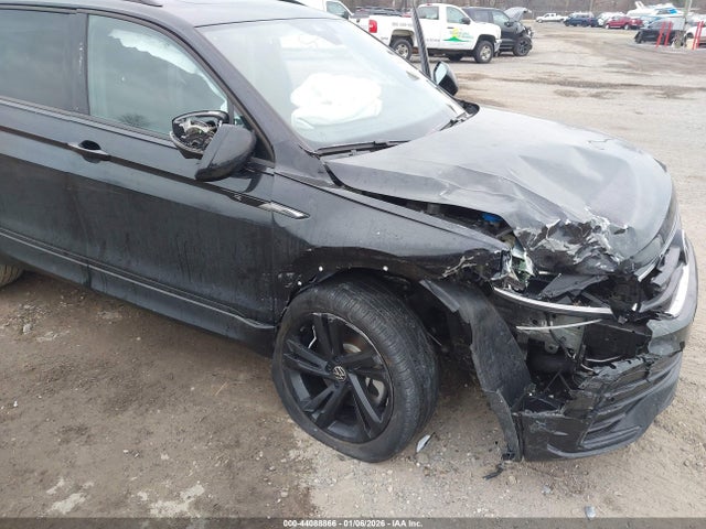 2023 Volkswagen Tiguan 2.0t Se R-line Black მანქანა იყიდება აუქციონზე, vin: 3VV8B7AX2PM126905, აუქციონის ნომერი: 44088866