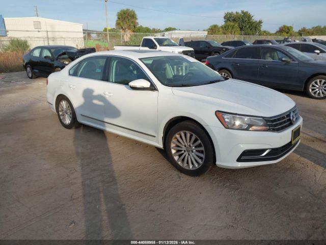 2017 VOLKSWAGEN PASSAT 1VWBT7A36HC011674