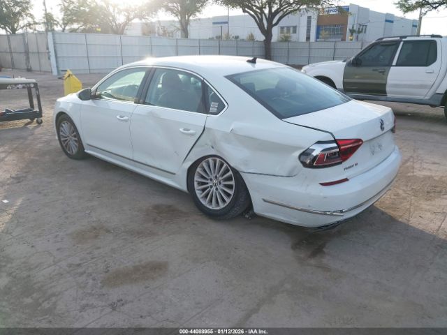 2017 VOLKSWAGEN PASSAT 1VWBT7A36HC011674 Photo 2